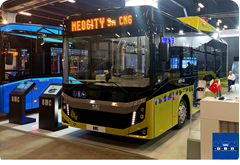 BMC Neocity 9m CNG, widok z przodu, lewy bok