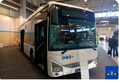 Iveco Crossway Low Entry City CNG, widok z przodu, prawy bok